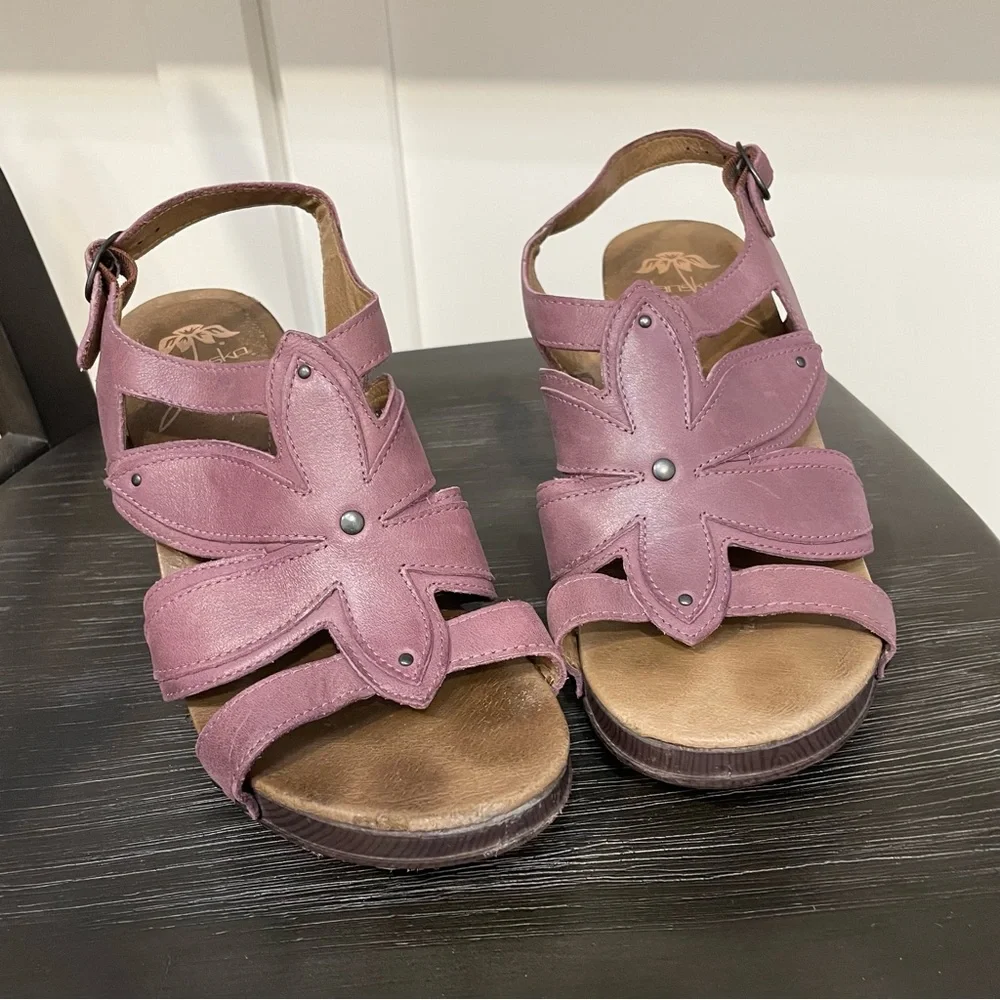 Dansko Nina Violet Full Grain Leather Sandals Size 41